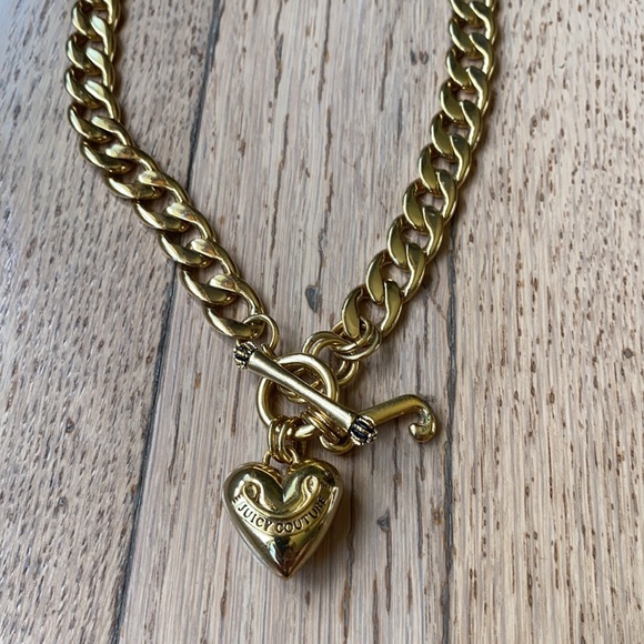 Juicy couture gold locket necklace - Picture 2 of 5
